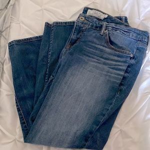 Torrid gently used ankle skinny jeans!  Medium to light fade color.